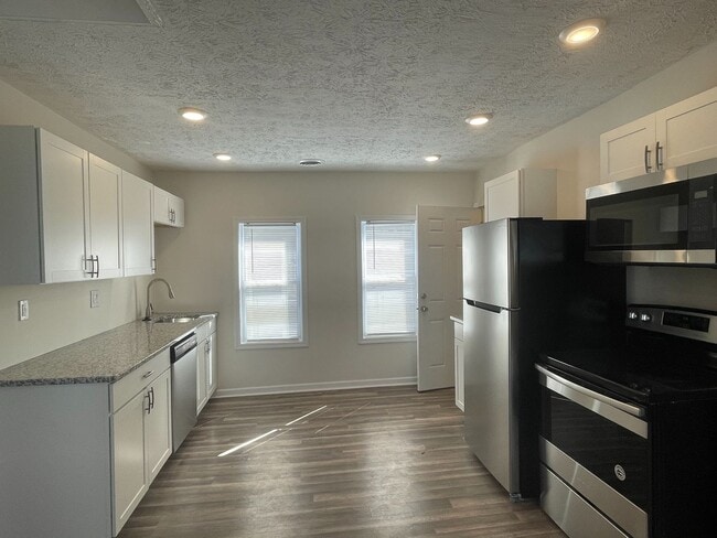 Foto del edificio - 1239 W 67th St