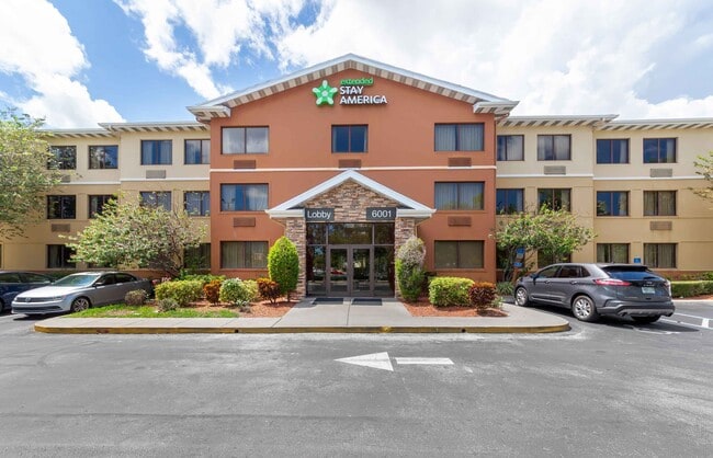 Building Photo - Furnished Studio-Fort Lauderdale - Cypress...