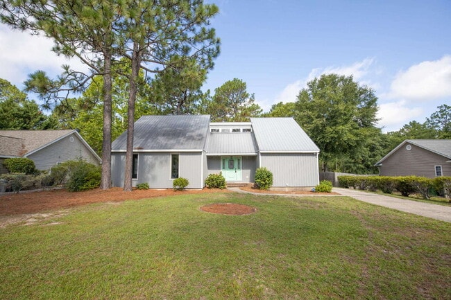 Building Photo - "Charming 3-Bedroom Retreat with Granite Touches and Cozy Fireplace on Winchester Rd!"