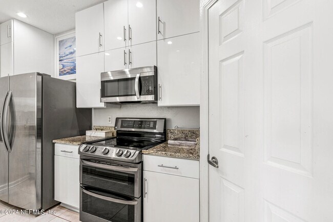 Foto del edificio - 10550 Baymeadows Rd