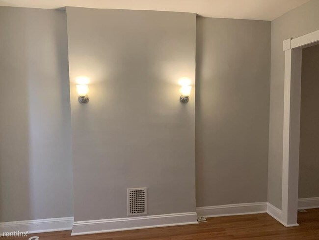 Building Photo - 3 br, 2 bath Townhome - 1518 E 28th St