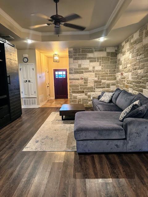 Foto del edificio - 220 Derek Ln