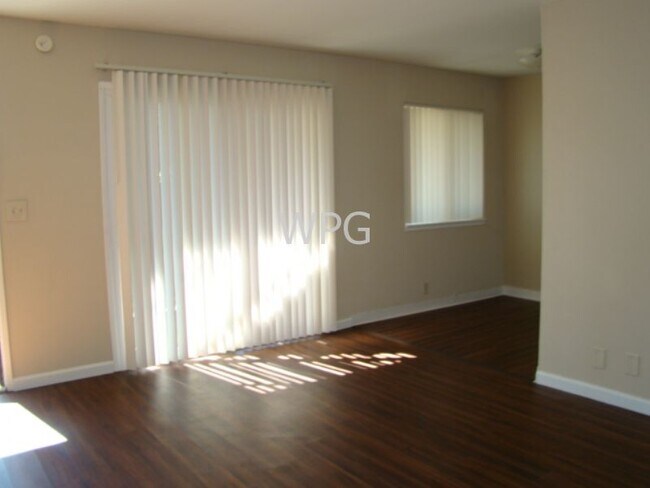 Foto del edificio - 795 Carmel Ave