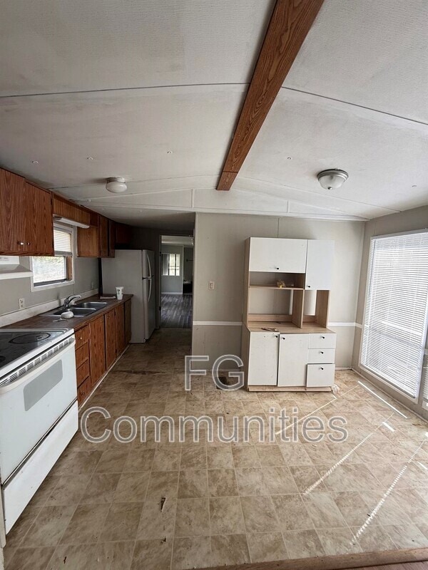 Building Photo - 1059 Eller Rd