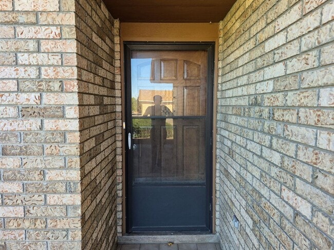 Building Photo - 3 Bedroom 2 Bath