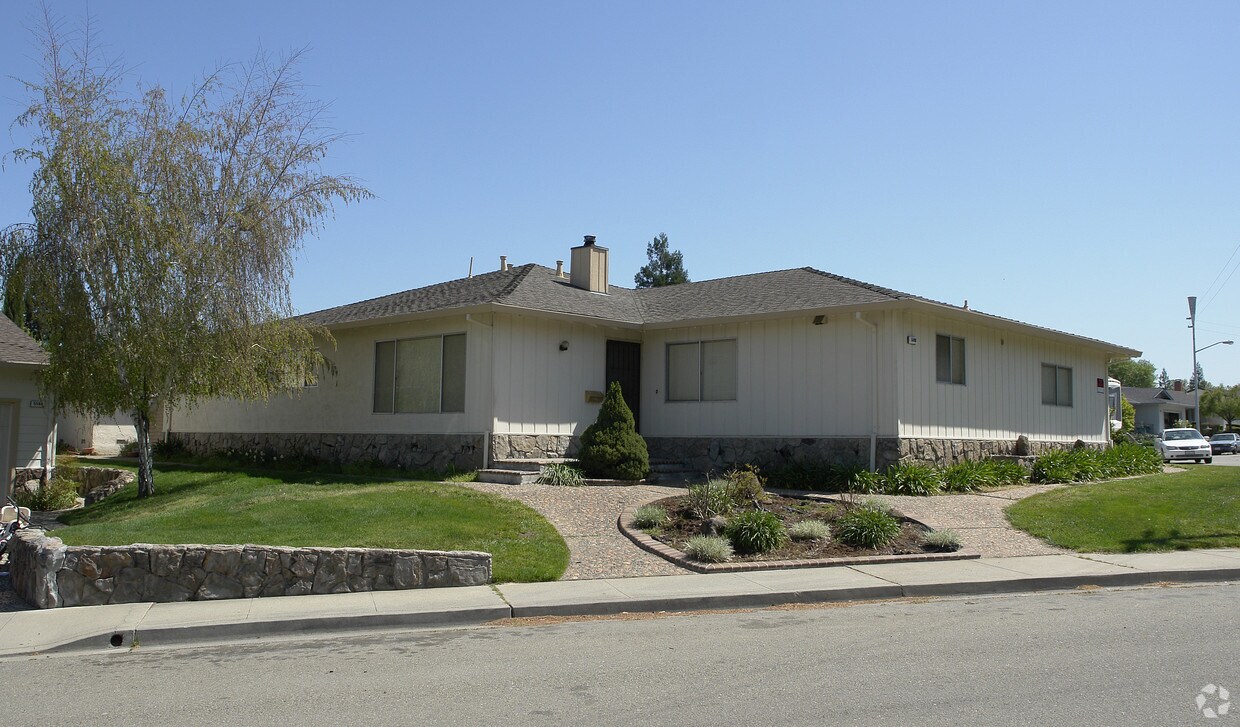 Primary Photo - 5596-5598 Sonoma Dr