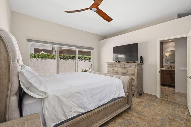 Foto del edificio - 48 Pebble Beach Dr