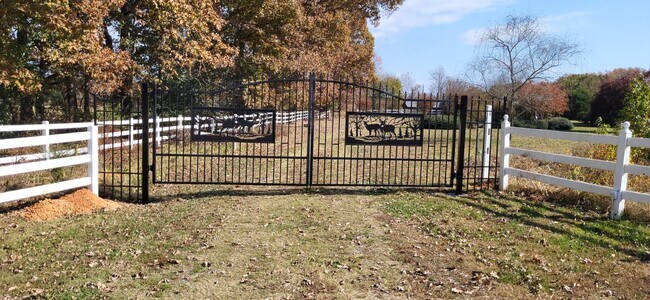 Foto del edificio - 338 Hicks Farm Rd