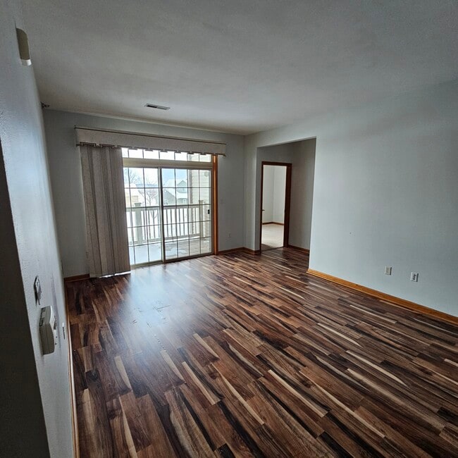 Building Photo - 16925 Stonewall Dr