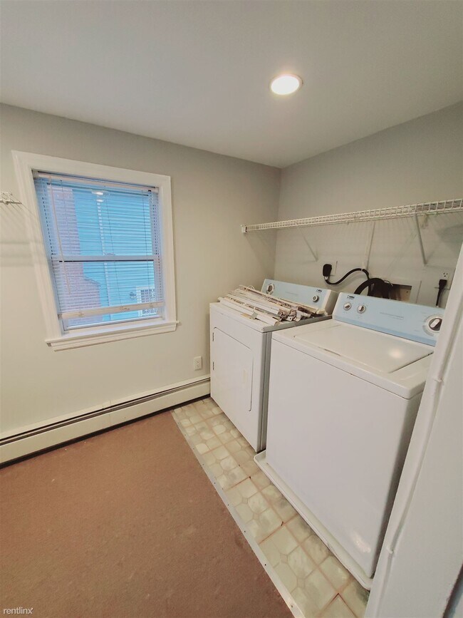 Building Photo - 1 br, 1 bath Condo - 23 Gerry St # 2NDFL