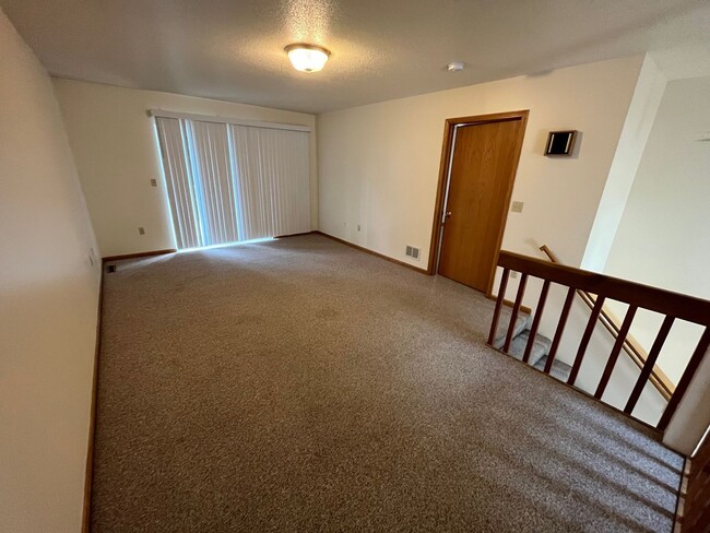 Building Photo - 2716 Harvey Dr