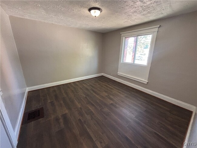 Foto del edificio - 1070 S Geddes St