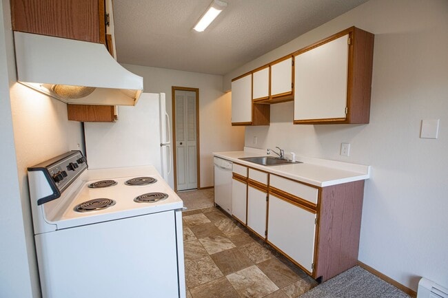 Building Photo - 2 Bedroom available at Woodridge Apartments in Northfield