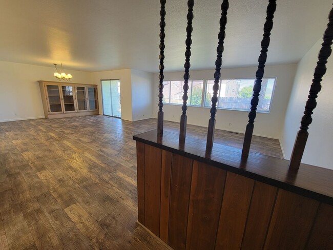Foto del edificio - Spacious 3/2 Home Located in the Stanmar c...