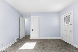 Building Photo - 876 Eloise Dr