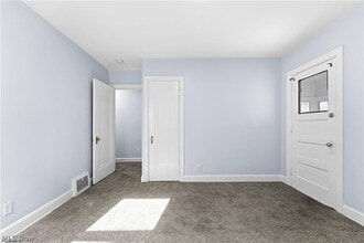 Building Photo - 876 Eloise Dr