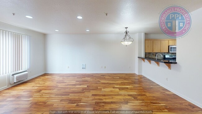 Building Photo - Stylish Condo Close To Nike & Intel - Pet Negotiable w/Pet Rent