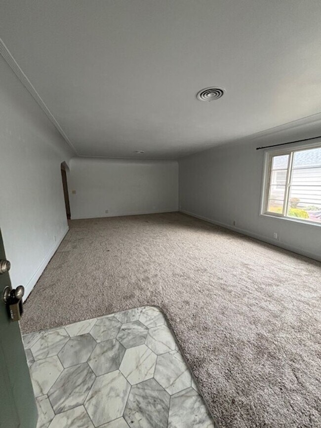Foto del edificio - 3 Bedroom Home in Newberg