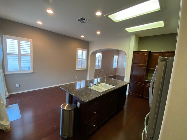 Building Photo - 1627 Glen Kippen Ln