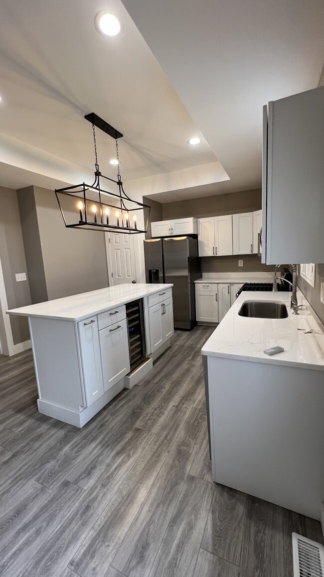 Building Photo - 438 Linden St