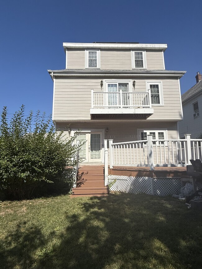 Building Photo - 55 Metropolitan Ave