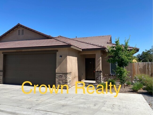 Foto del edificio - Newer 3/2 Town Home - Porterville