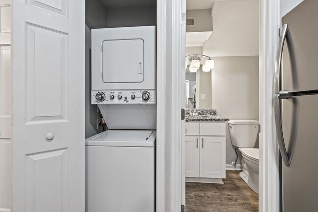 Foto del edificio - Raleigh 2bedroom 1.5 bathroom townhome- Av...