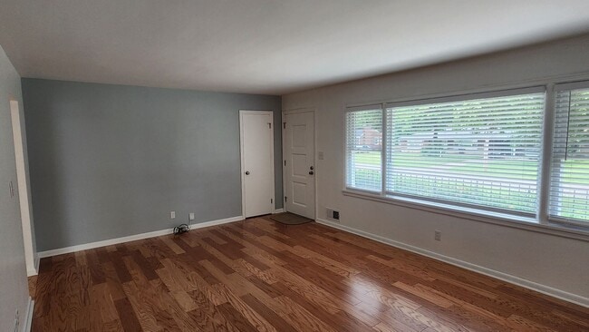 Foto del edificio - Adorable 3 Bedroom 2 Bath Brick Ranch home...