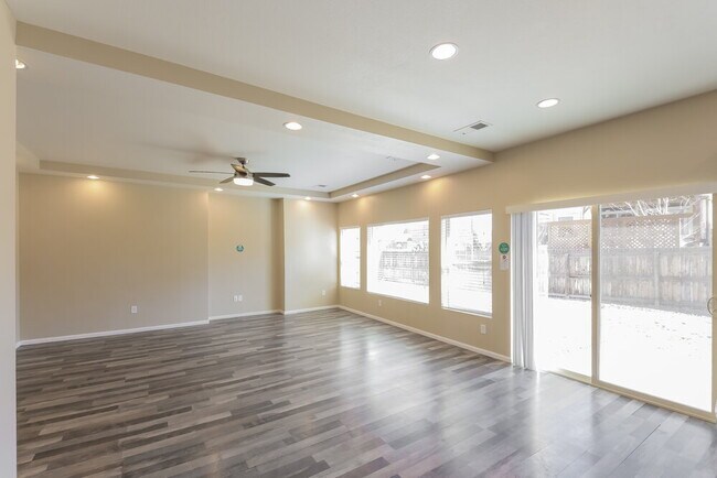 Foto del edificio - 10558 Worchester St