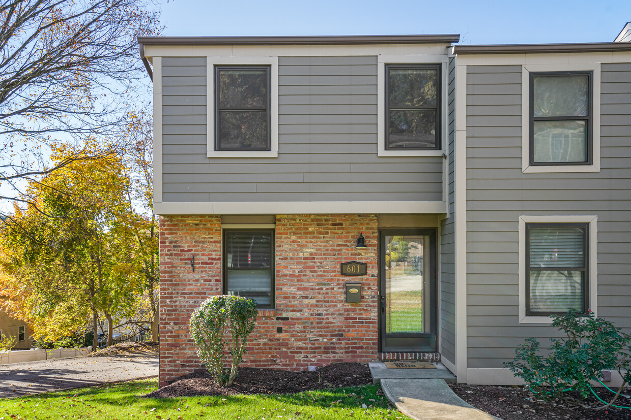 Primary Photo - 601 Arkwood Dr