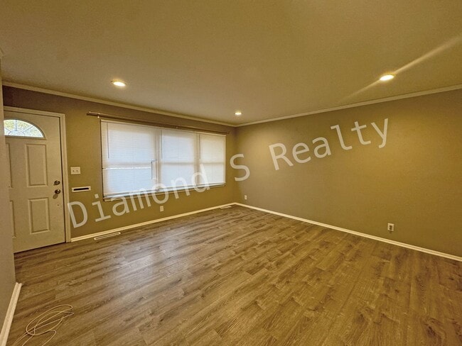 Building Photo - 2202 S Prospect Ct