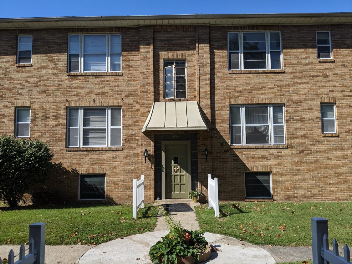 Primary Photo - 3369 Wabash Ave