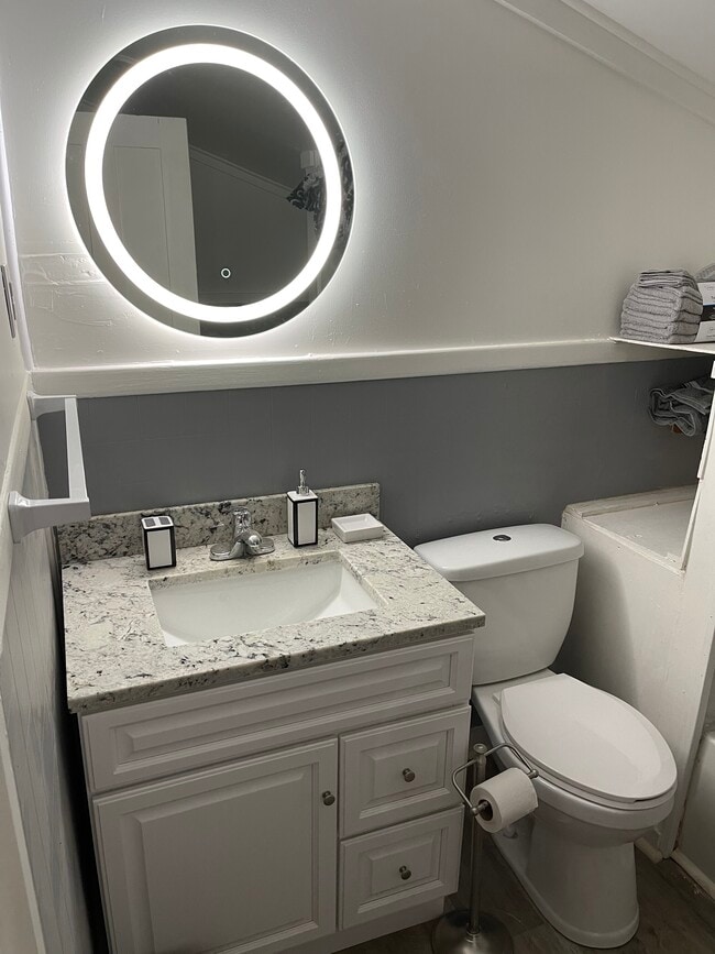 Unit B Bathroom - 405 W Clinton St