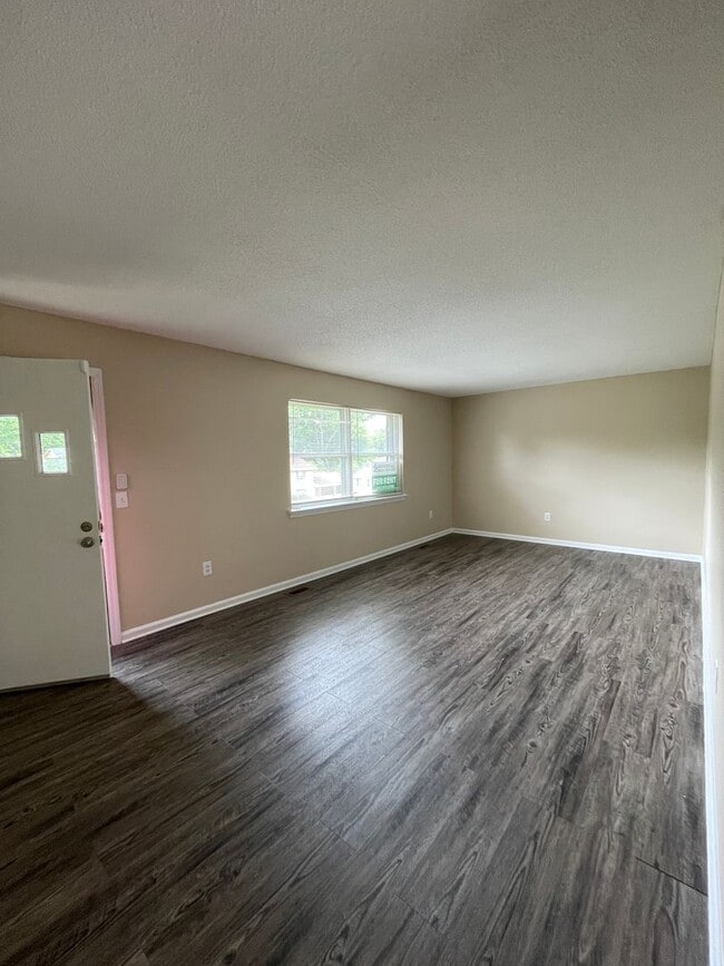 Building Photo - Nice 3 bedroom 2 bath home close to Harrison