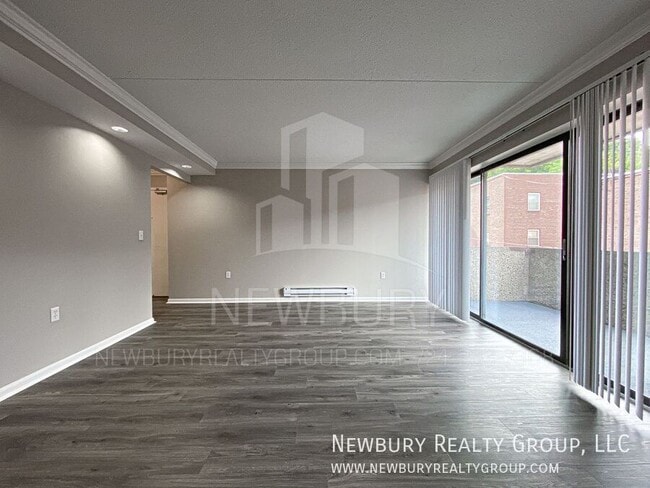 Building Photo - 530 N Main St