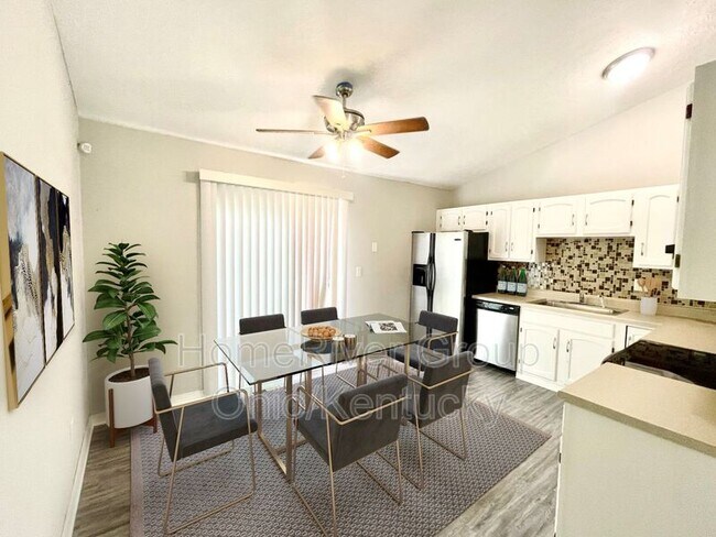 Foto del edificio - 2704 Moonlight Ln