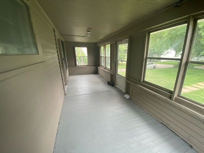 Building Photo - Fully Remodeled 3 Bed 1 Bath!!