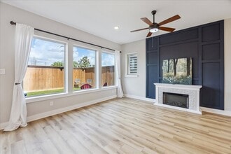 Building Photo - 10942 Brambling Wood Dr