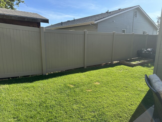 Side Yard - 401 S 82nd Ave