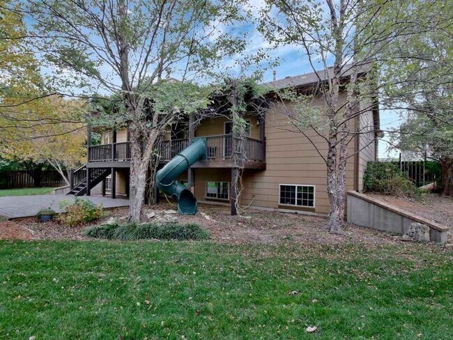 Building Photo - Stunning 5 Bed 3 Bath Home on Quiet Street!