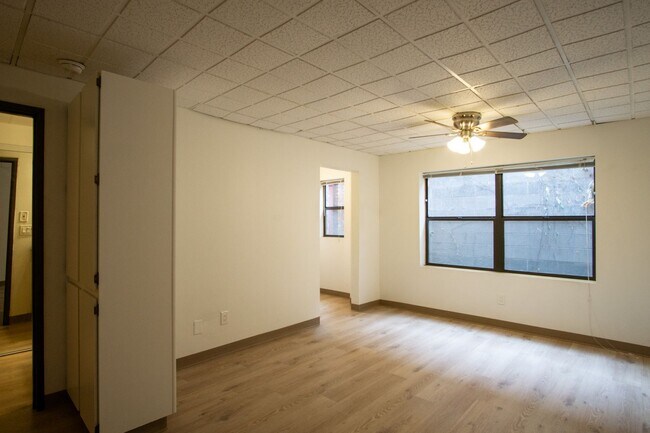 Foto del edificio - Cozy Remodeled Studio Nestled Between Nob ...