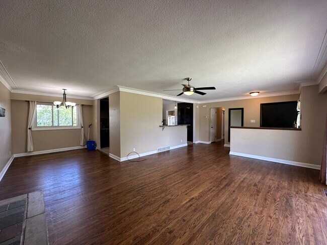 Building Photo - 108 Sidney Crescent