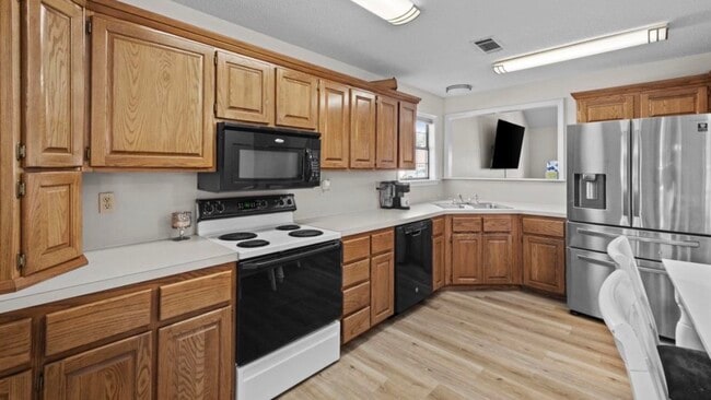 Foto del edificio - 1017 S Hills Dr