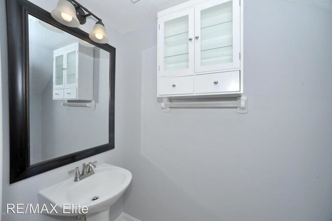 Foto del edificio - 1301 Hampton Park Ln