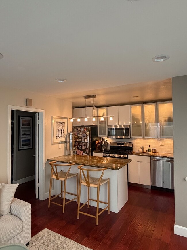 Building Photo - 209 38th Pl