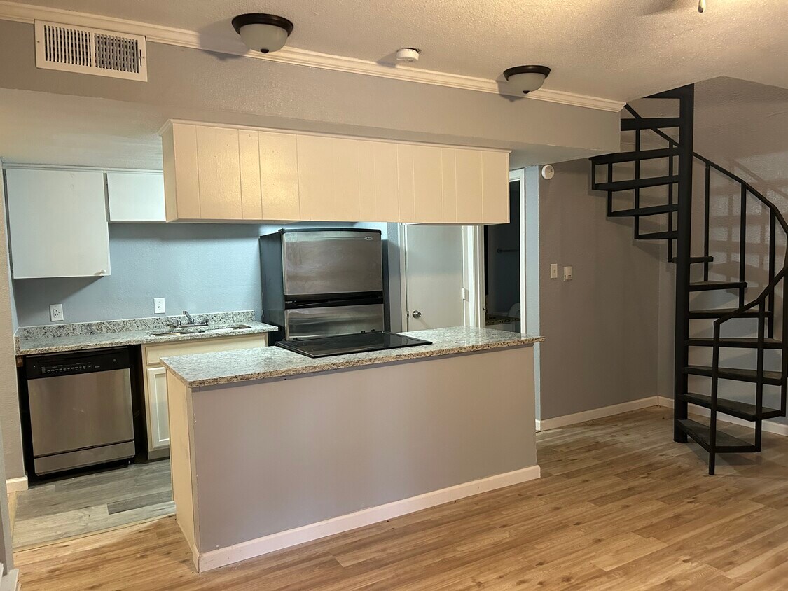 2 habitaciones, 1,5 baños, 950 pies cuadrados, cocina - Treehouse Apartments