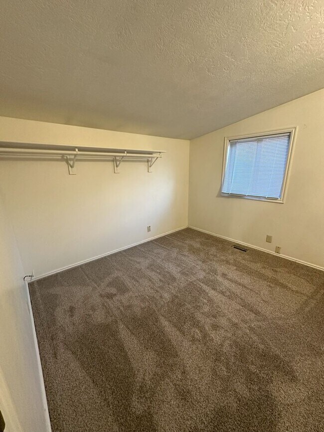 Building Photo - L134ER