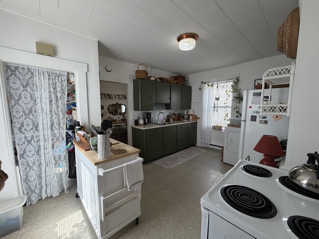 Building Photo - Apartment for Rent
