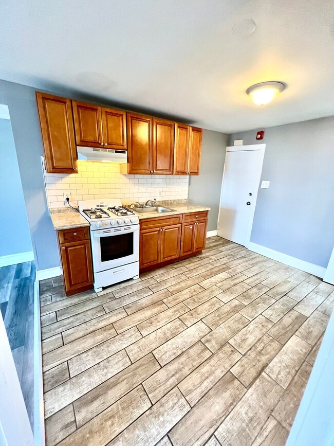 Photo - 904 E Tioga St Apartment