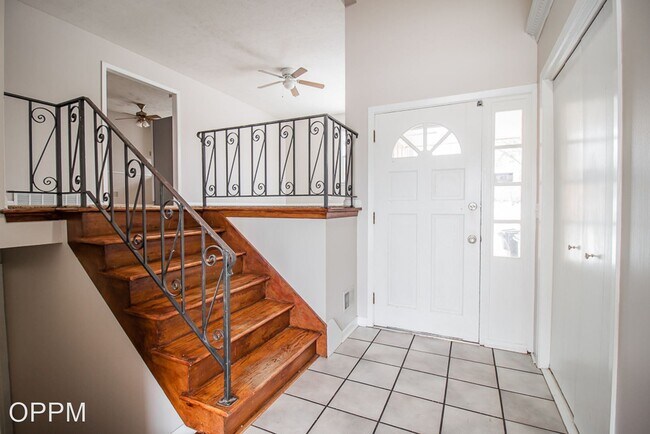 Building Photo - 4 br, 2 bath House - 9015 Sprague St.